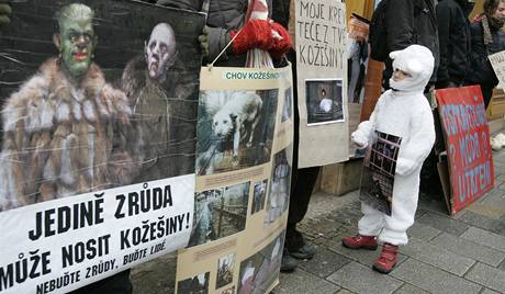 V prosinci se aktivisté seli v Brn, v sobotu se u podruhé postaví ped obchod v centru Prahy.