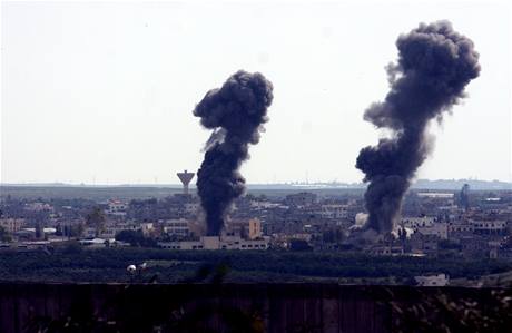 Msto na hranicích Izraele a pásma Gazy krátce po izraelském raketovém útoku. (29. prosince 2008)