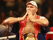 Ruský boxer Valujev se raduje, stal se znovu ampionem