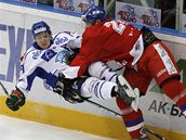 esko - Finsko: Hoava (vpravo) a Mantyla v souboji u mantinelu