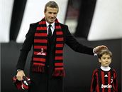 David Beckham se ped utkání s Udinese pedstavil fanoukm AC Milán