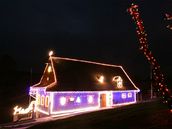 Vánoní výzdoba rodinných dom - Vánon nazdobené domy v Dolních Libchavách
