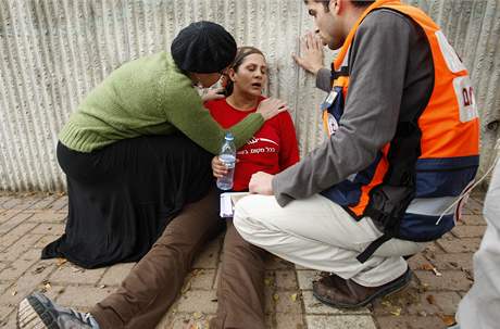 Izraelka, kter utrpla ok po raketovch tocch radikl z hnut Hamas na jihoizraelsk msto Sderot. (30. prosinec 2008)