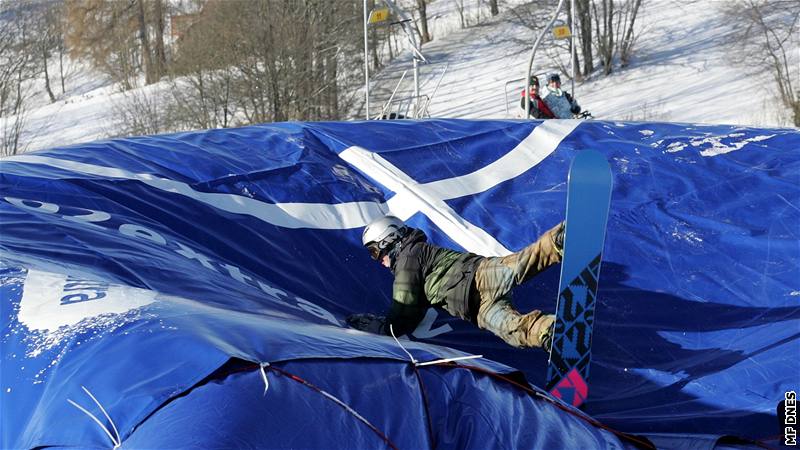 Lyaský areál v Rejdicích má novou atrakci pro milovníky zimních sport - nafukovací doskoit