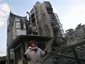 Znien budova vldnho komplexu, na kter v noci na ter zatoily izraelsk sthaky. (30. prosinec 2008)