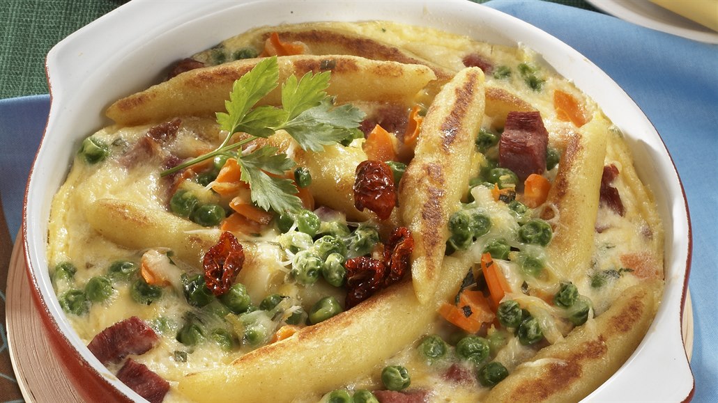 Zapékané iky se zeleninou a uzeným masem