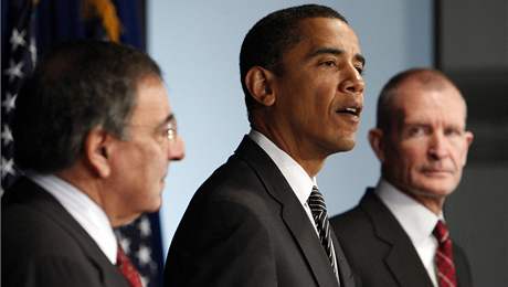Leon Panetta, Barack Obama a Dennis Blair (9. leden 2009)