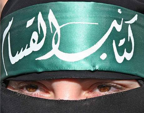 Sympatizant Hamasu. Hamas arabsky znamená nadení.
