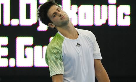 Novak Djokovi nezvládl vstup do nové sezony, v Brisbane prohrál v 1. kole  s Gulbisem