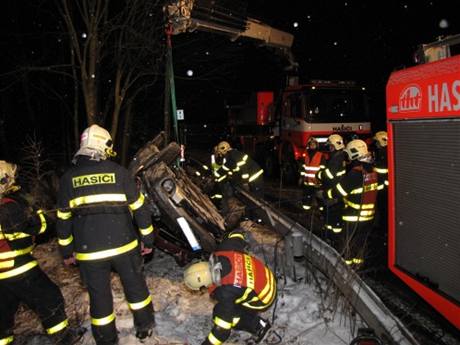 Vyproovn subaru po nehod na okraji Ostravy (4.1.2009)