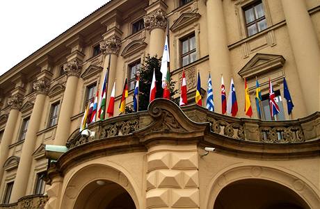 Českou diplomacii čekají v současnosti výměny na diplomatických postech.