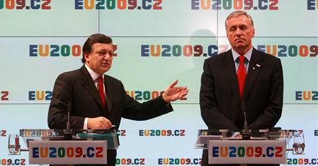 Premiér Mirek Topolánek a pedseda EK José Barroso. (7. ledna 2009)