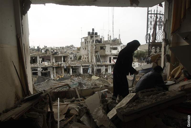 Následky nálet izraelských stíhaek v pásmu Gazy. (1. ledna 2009)