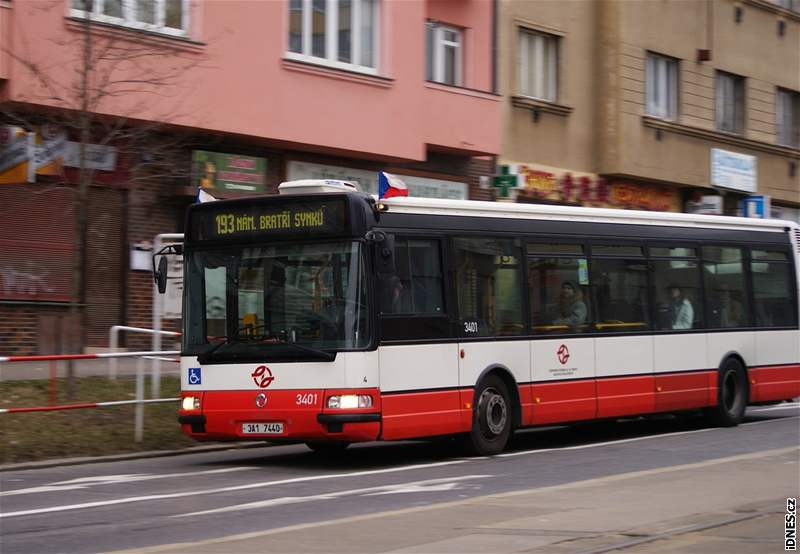 Vlajka R na praském autobusu (1. ledna 2009)
