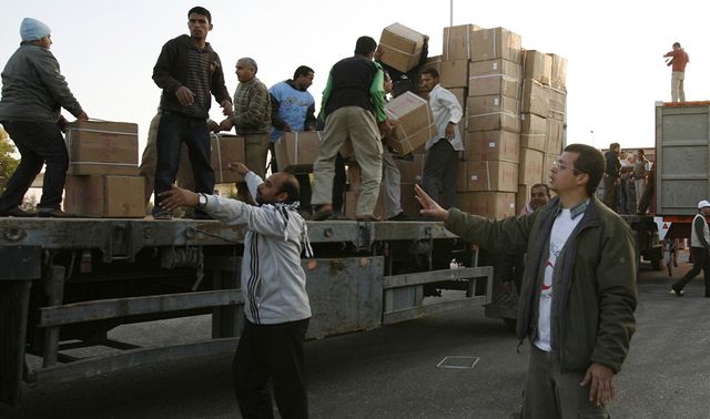 Do Gazy denn proudí desítky kamion s humanitární pomocí. (ilustraní foto)
