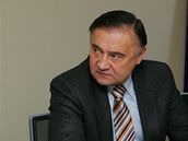 Vladimír Dryml (vpravo) a hejtman Královéhradeckého kraje Lubomír Franc na tiskové konferenci. (7.1.2009)