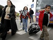 Cizinci opoutí pásmo Gazy pes hranici Erez (02. leden 2009)