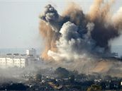 Pásmo Gazy pi útoku izraelských stíhaek (3. leden 2008)