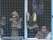 Palestinci ve kole OSN, kam se schovali ped izraelskou ofenzivou v pásmu Gaza. (6. leden 2009)