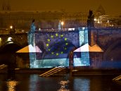 Greenpeace pirátským promítáním chtlo reagovat na nkteré výroky euroskeptických a klimaskeptických politik. (7. ledna 2009)