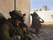 Izraelská pozemní operace v pásmu Gazy nepolevuje.