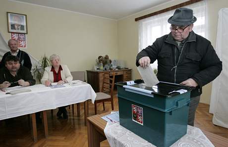 Ve tyech obcích budou obyvatelé volit znovu. Ilustraní foto