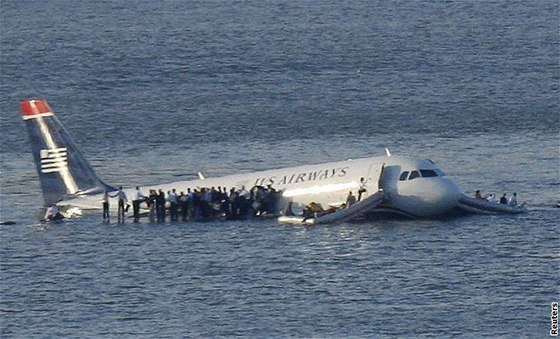 Do řeky Hudson se zřítil dopravní airbus - New York, 15. ledna 2009