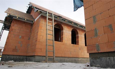 Novostavba budovy v Kolov, kter by mla slouit jako modtlitebna pro kazask muslimy. (18. ledna 2009)