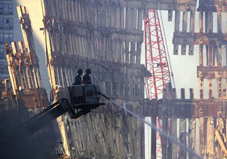 Torzo budov Svtového obchodního centra po teroristických útocích z 11. záí 2001