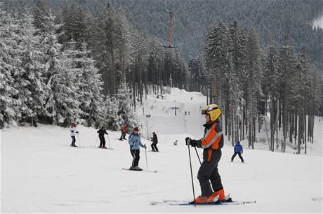 Sjezdovky a snowpark v sti Jih lyaskho arelu Bl v Beskydech