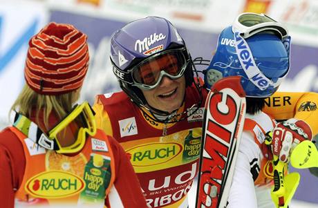 Nmeck slalomka Maria Rieschov (uprosted) pijm gratulace od Zettelov a Poutiainenov