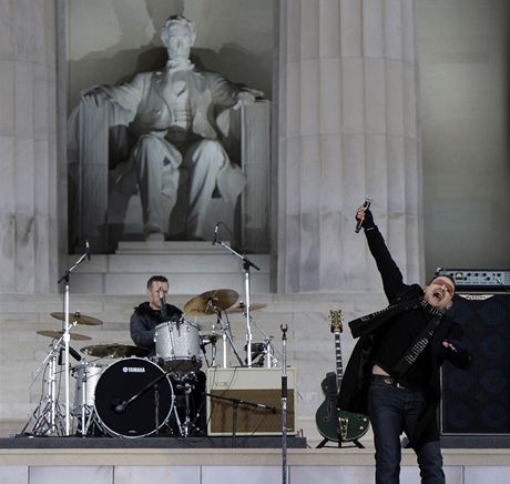 U2 naposledy iv zahráli v nedli ve Washingtonu na inauguraním koncert pro Baracka Obamu.