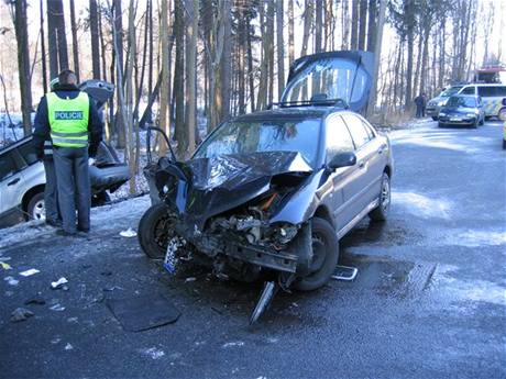 Pi nehod poblí obce Petrovice u Suice si vyádala semd zranných.