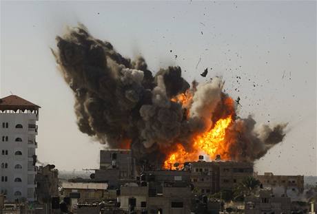 Izraelsk bomba dopadla na msto Rafh na jihu psma Gazy.