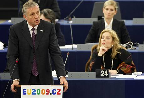 Premiér Mirek Topolánek pi projevu v Evropském parlamentu