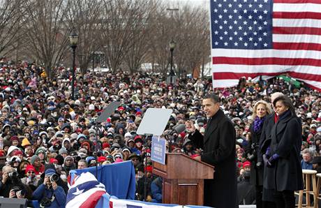 Ve Wilmingtonu ekaly na projev Baracka Obamy tisce lid.