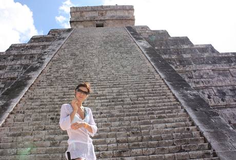 Jana Doleelov u pyramidy Chichen Itza v Mexiku 