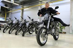 Pavel Blata pedstavuje novou motorku Blata 125, její výroba práv odstartovala