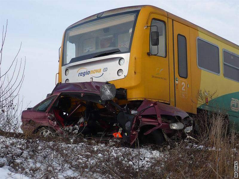 Sráka vlaku s autem u Petrova na Hodonínsku
