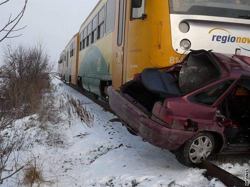 Sráka vlaku s autem u Petrova na Hodonínsku