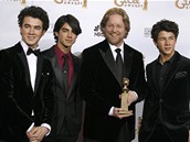 Zlaté glóby 2009 - Andrew Stanton a The Jonas Brothers s cenou pro film Vall-I