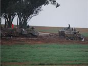 Izraelské tanky u hranic s pásmem Gazy.
