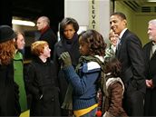 Barack Obama s rodinou ped odjezdem z Filadelfie.