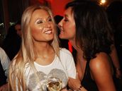 Romana Pavelková a Dominika Mesaroová, vzadu Ale Valenta 