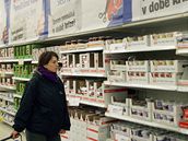 Tesco vyu�ívá finan�ní krize, láká zákazníky na slevy.