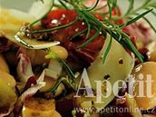 Fazolový salát s ope�enými raj�aty