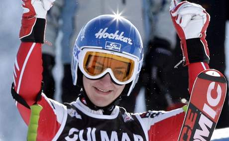 Kathrin Zettelová po vítzství v obím slalomu SP v Cortin.