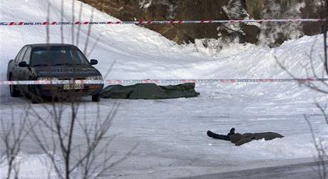 Místo inu. Pi stelb na parkoviti ped základní kolou v Tromsö byli zasaeni dva lidé.