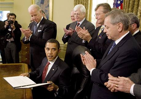 Prezident Barack Obama podepsal pkaz k uzaven vznice Guantnamo v Ovln pracovn Blho domu