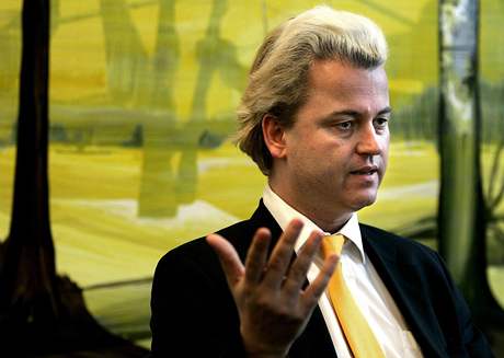 Kontroverzní poslanec Geert Wilders pjde za své protiislámské výroky ped soud.